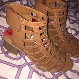 SOLD-----Cognac sandals/wedges