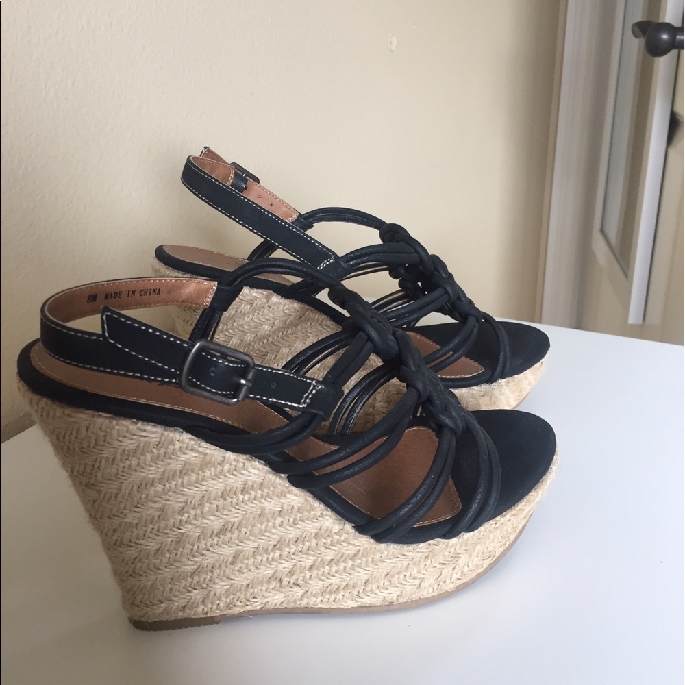 Black wedges
