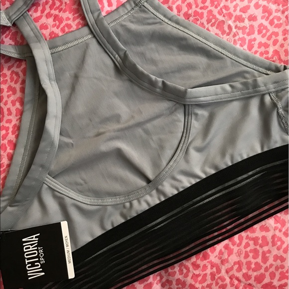 ✨M✨NWT Victoria's Secret high neck sports bra - Picture 3 of 8