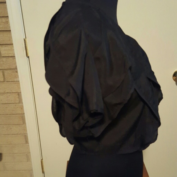 Ya Las Angeles  caplet ruffled black lg - Picture 2 of 3