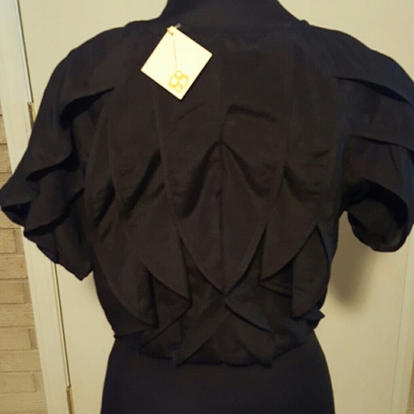 Ya Las Angeles  caplet ruffled black lg - Picture 3 of 3