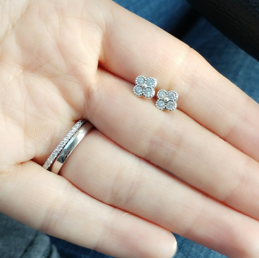 Pandora earring