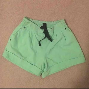 Lululemon shorts (never worn)