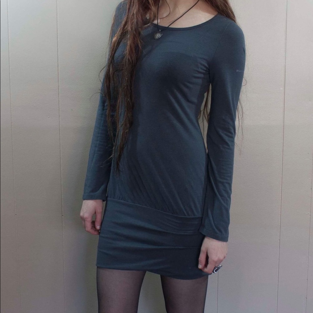 Long-sleeved charcoal mini dress