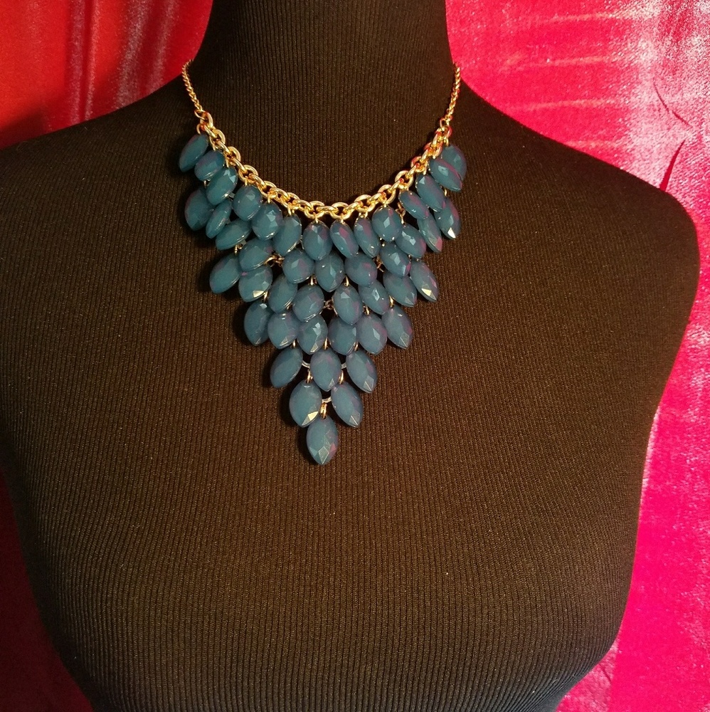 Beautiful New Statement Blue Necklace / Earrings