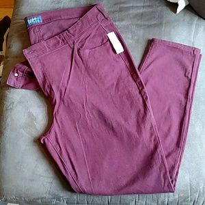 NWT Old Navy Rockstar pant. So soft! Size 20