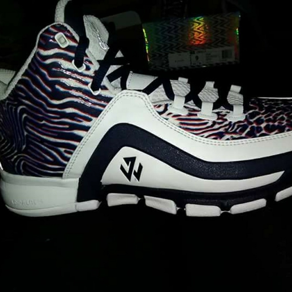 Basketball shoes