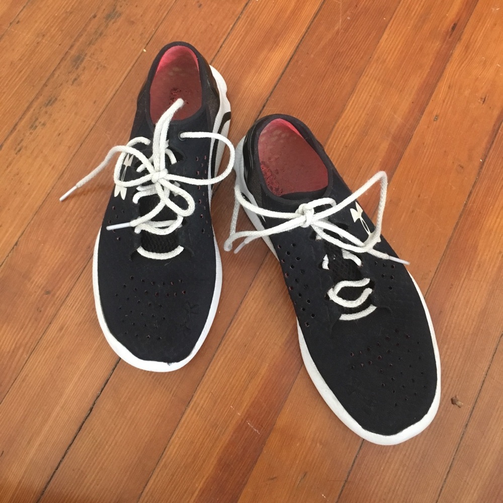 Under Armour tennis shoes