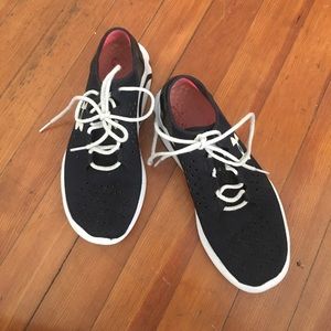 Under Armour tennis shoes