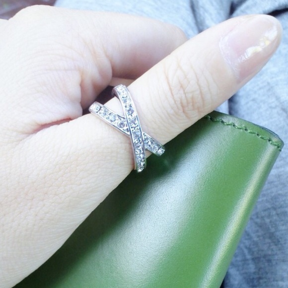 MOVING SALE Italina racerback crystal ring - Picture 3 of 4