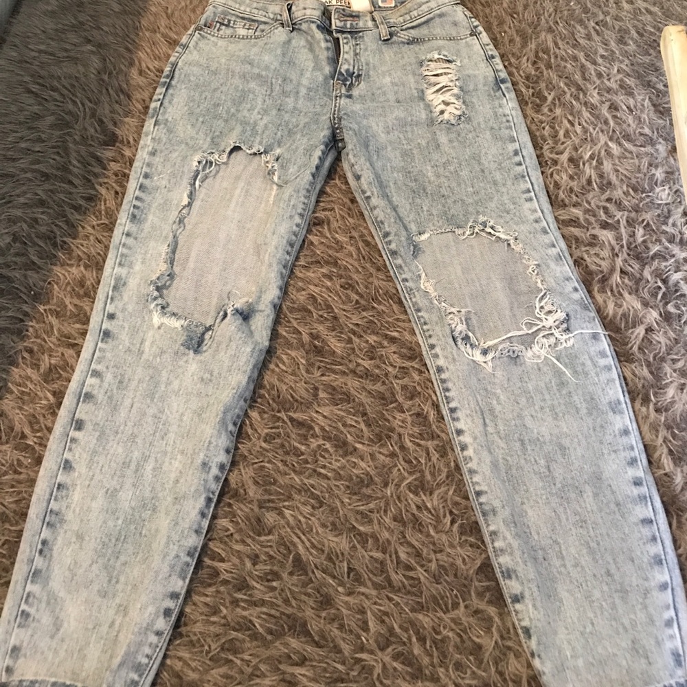 Fitted boy friends distressed pants
