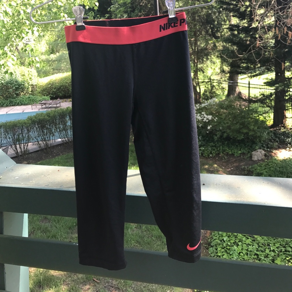 Nike pro crop leggings