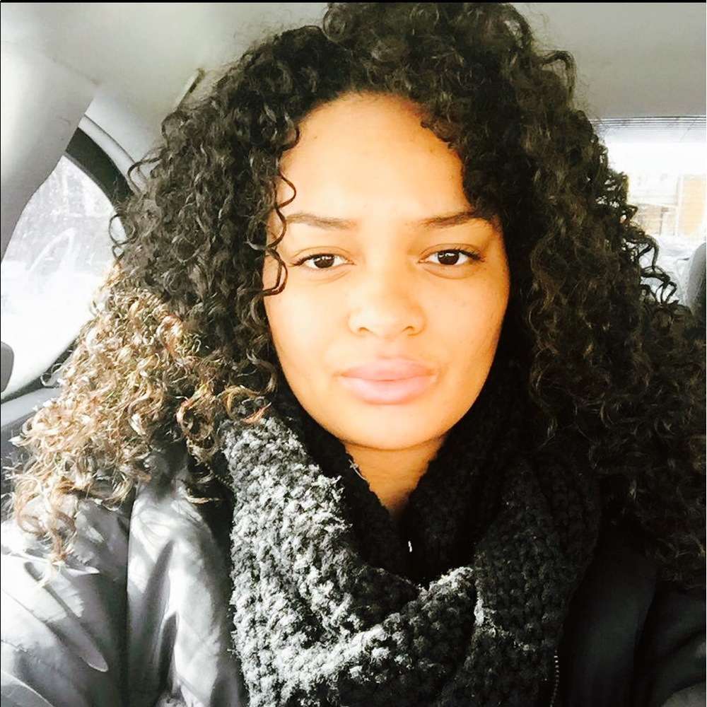 Meet your Posher, Mia