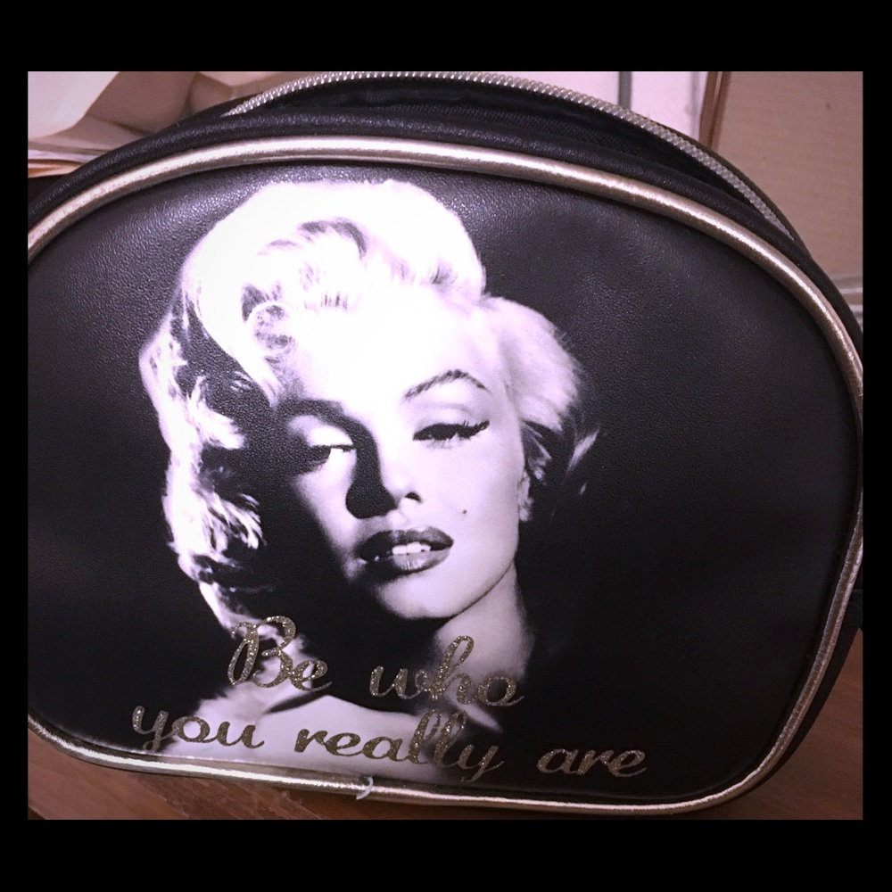 Marilyn Moore make up bag