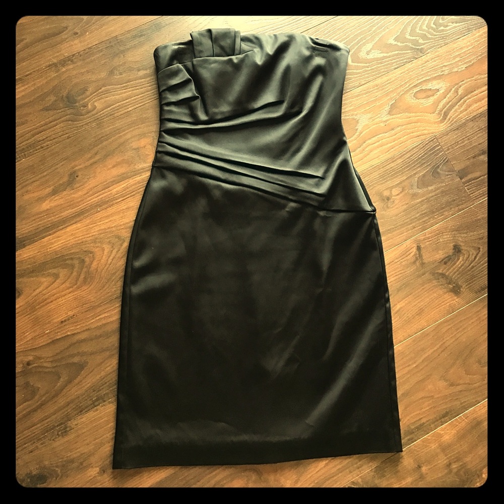 💕 White House Black Market Strapless Dress 💕
