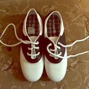 Calling all swing dancers for saddle shoes!
