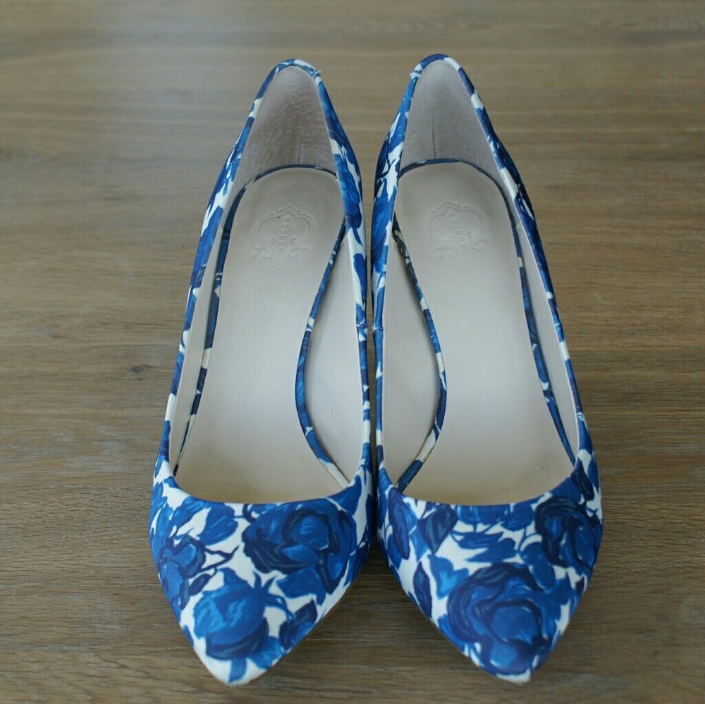 C. Wonder Pointed Toe Pump in Paverose