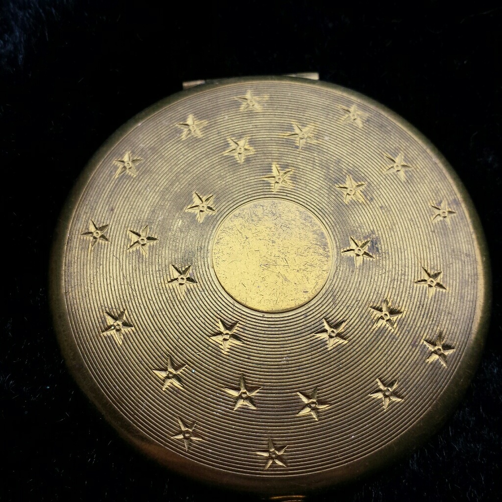 Vintage compact with face powder by Sofia
