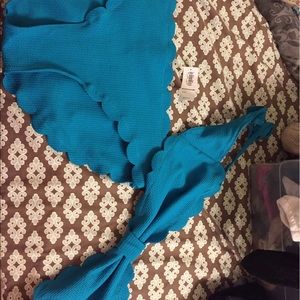 Scalloped bikini NWT