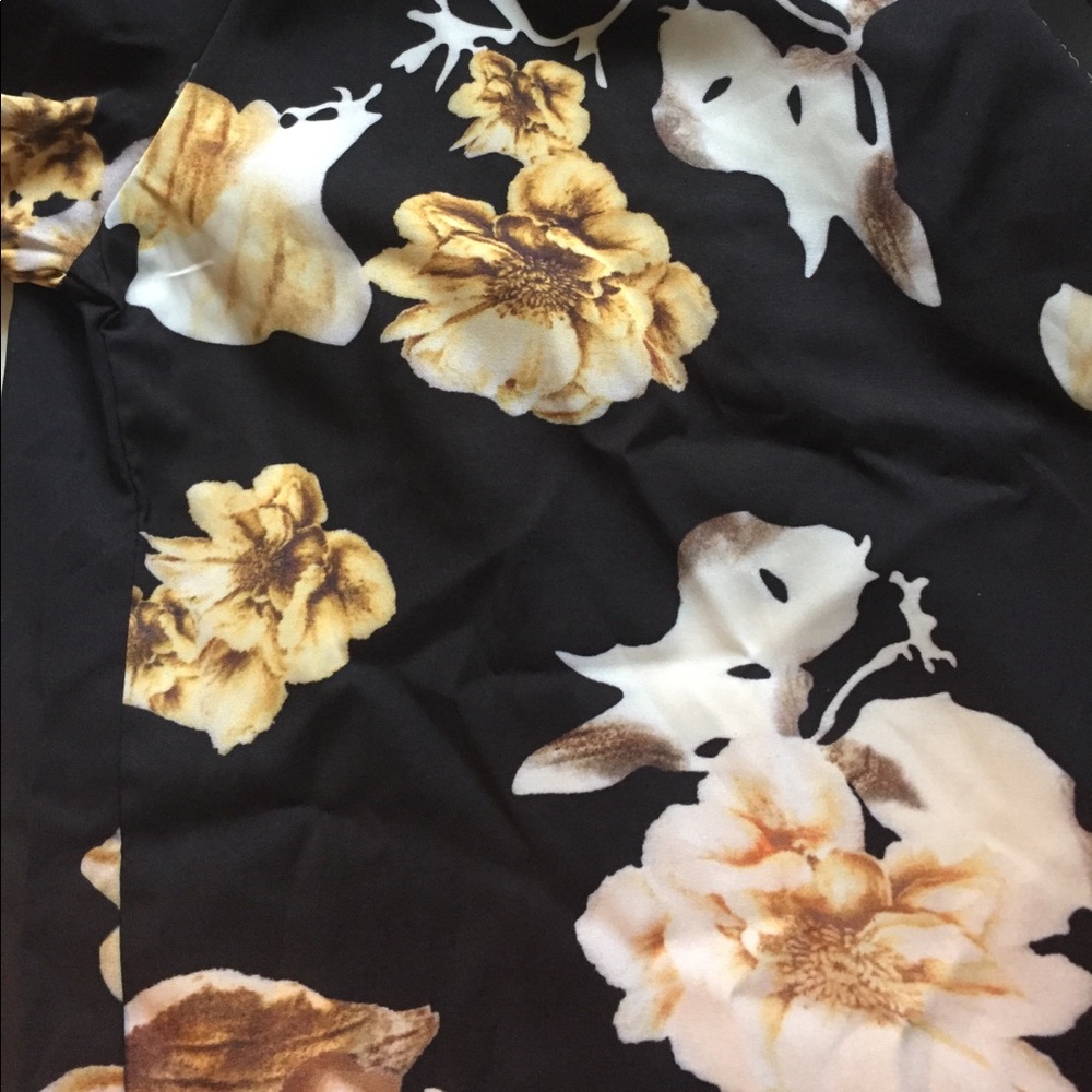 Floral Cold Shoulder Top - Picture 7 of 7