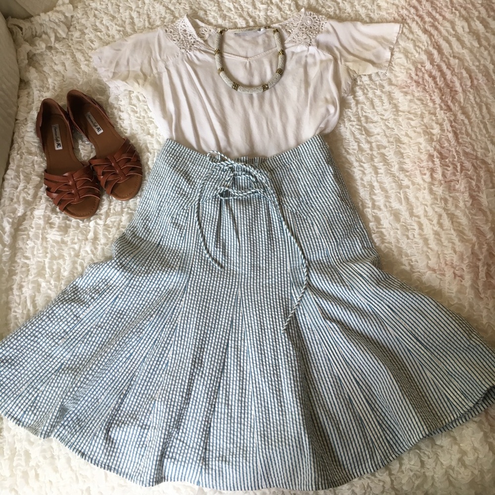 ON MECARI Viola Seersucker Lace Up Skirt