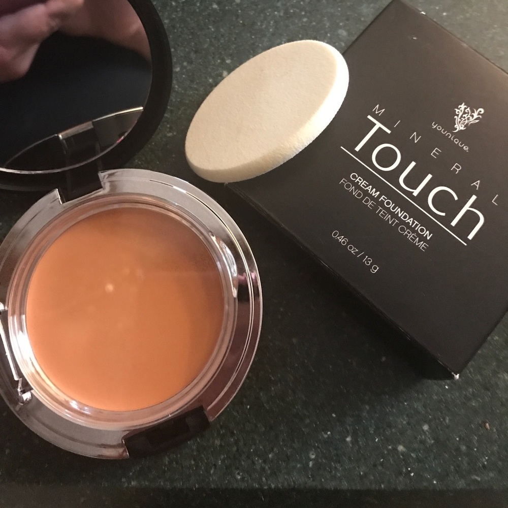 Younique cream foundation