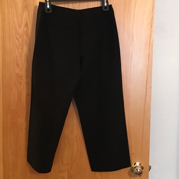 White House Black Market Mid-Rise  Capris - 2 - Picture 2 of 8