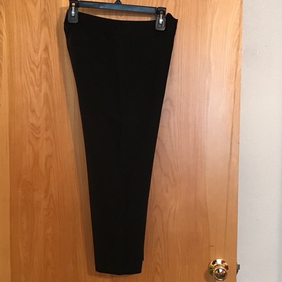 White House Black Market Mid-Rise  Capris - 2 - Picture 5 of 8