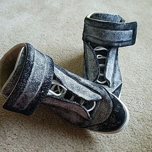 Fashionable sneakers