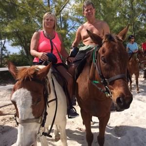 Meet your Posher, Gloria