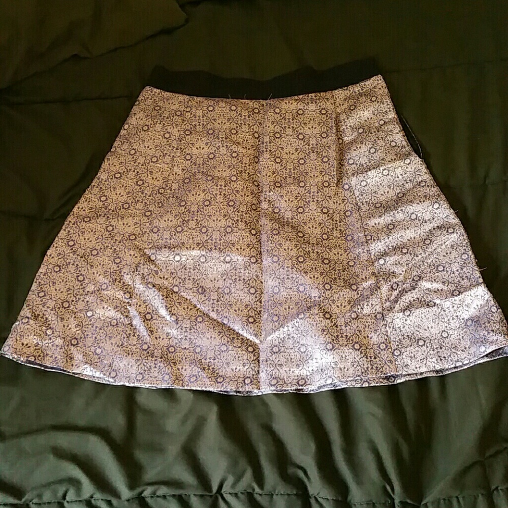 Above-the-knee skirt