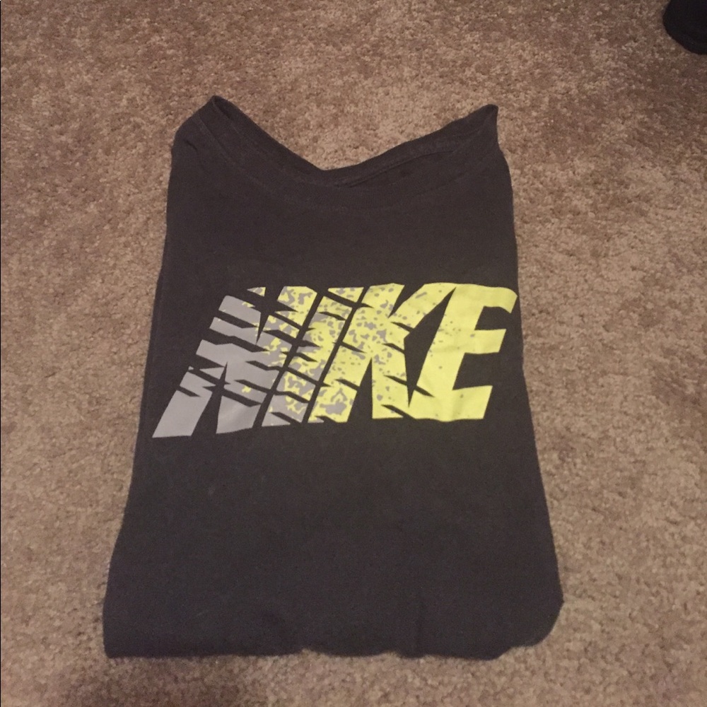 2 nike shirts