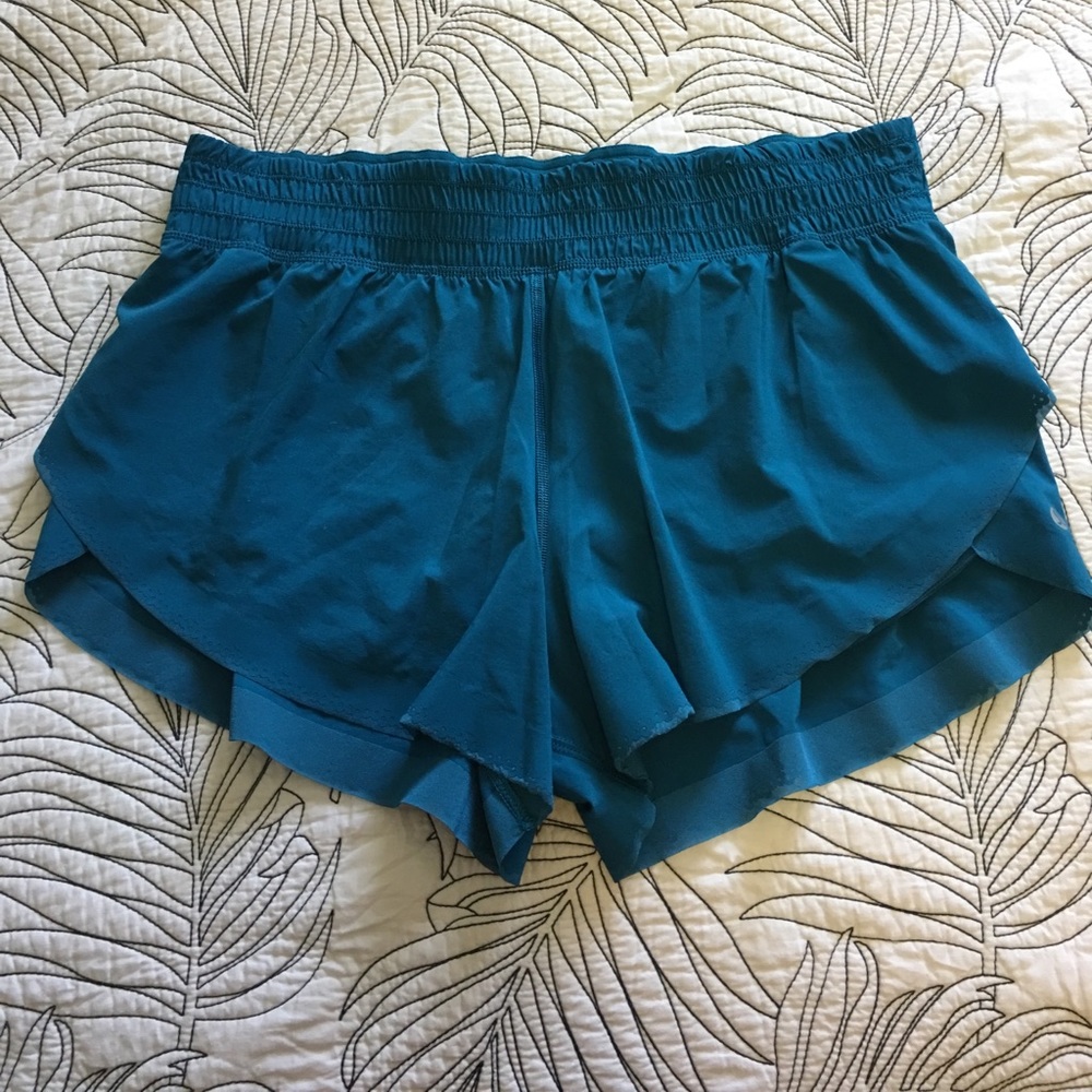 Lululemon flown yoga shorts sz 10