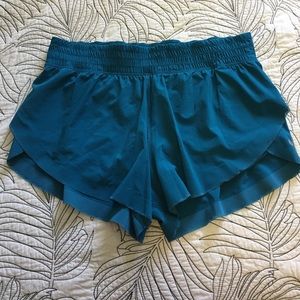 Lululemon flown yoga shorts sz 10