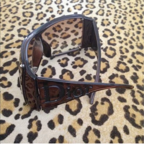 Dior Shield Sunglasses - Picture 2 of 4