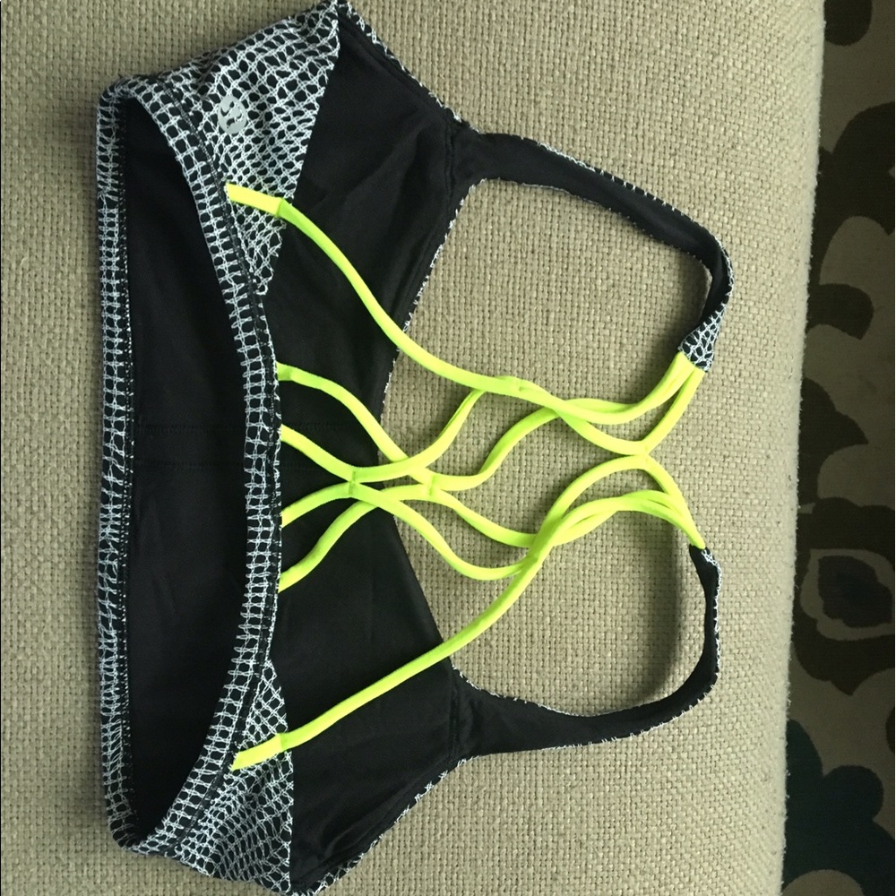 Lululemon free to be zen bra size 6