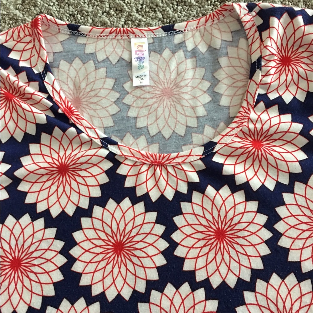 BEAUTIFUL Classic t LuLaRoe (tee)