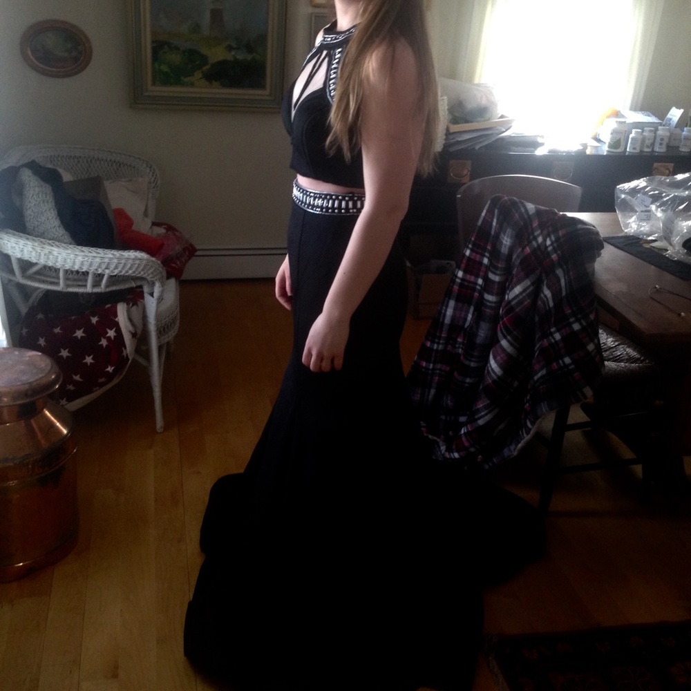 Black two-piece prom dress size 10 :))