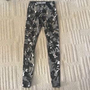 Nike camo leggings Xs