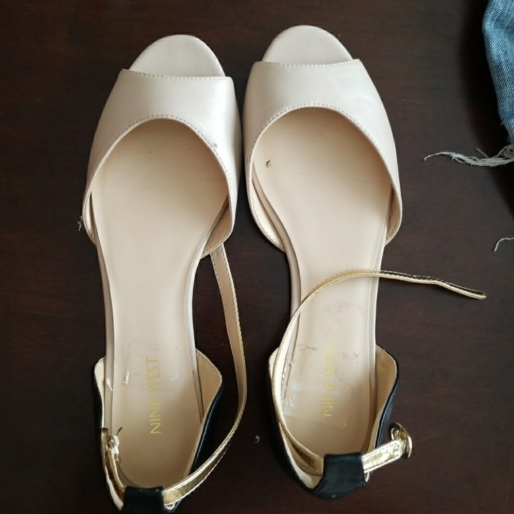 Open toed sandal/flats