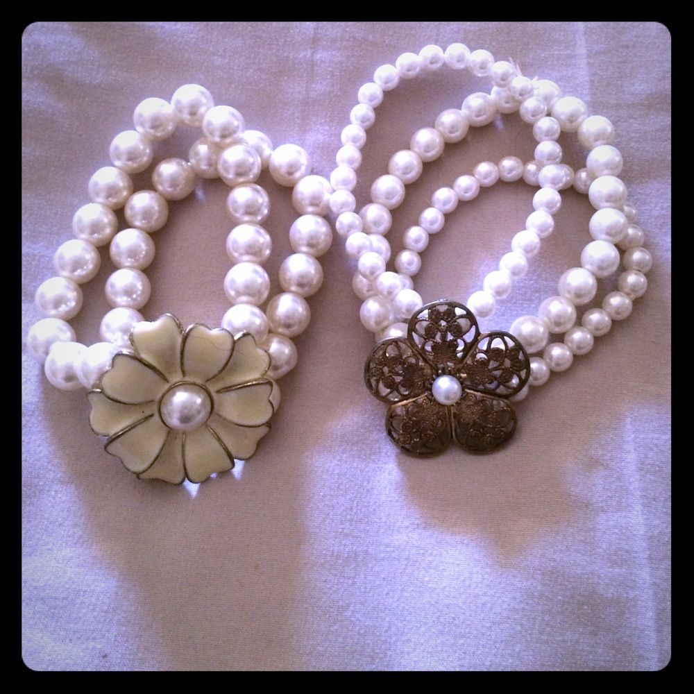 Two Pearl bracelets forever 21 very nice condition