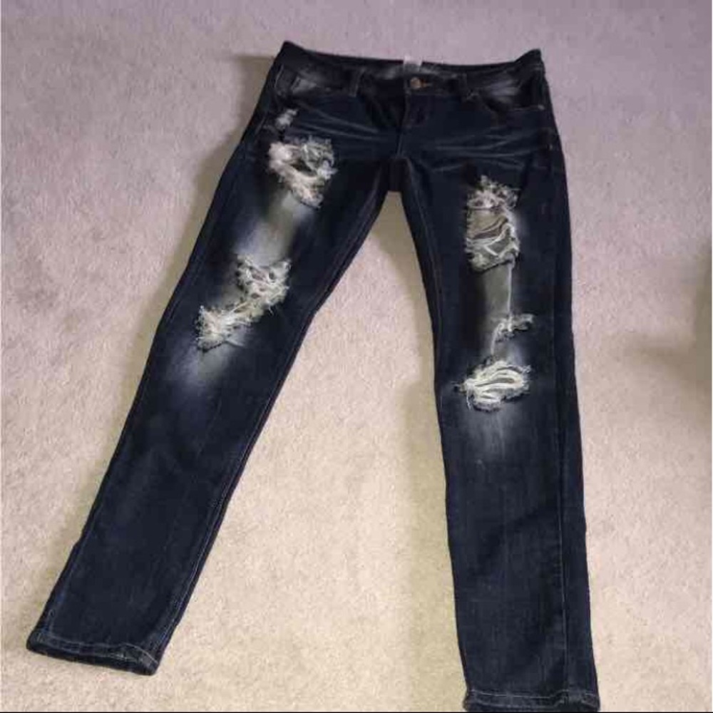Ripped skinny pants