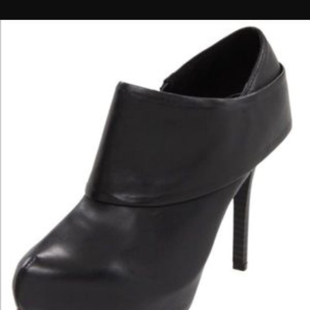 "Fergie"LEATHER, black heels