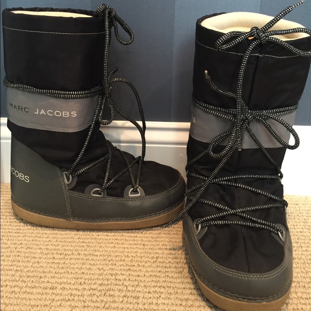 Marc Jacobs snow boots (moon boots) black sz M