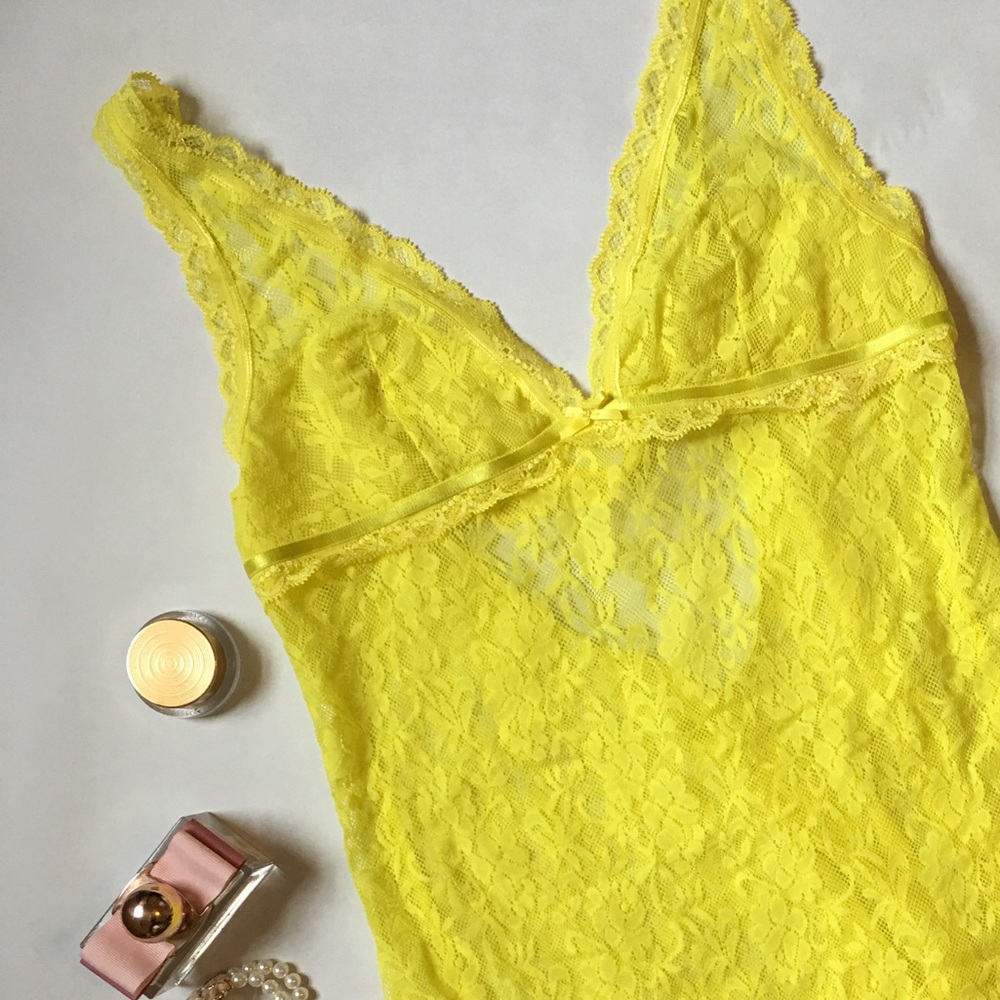 VICTORIA'S SECRET lace stretch slip in canary