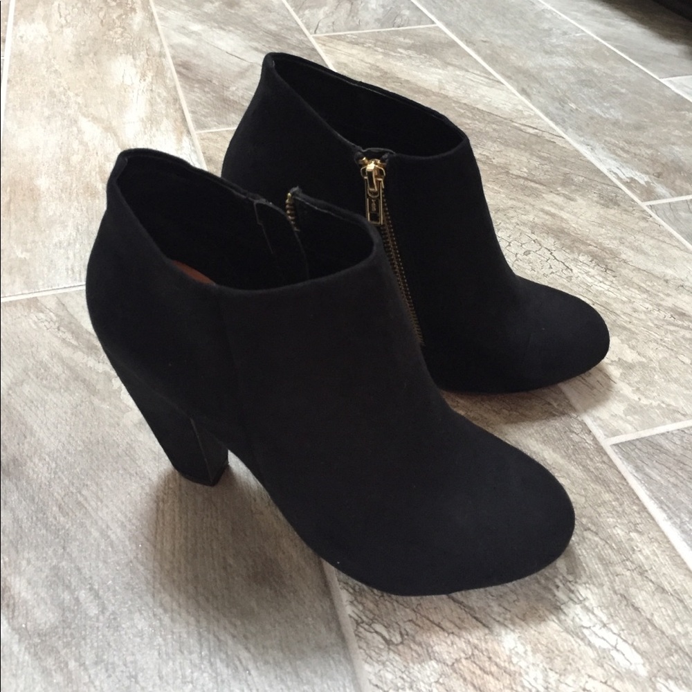 Black ankle booties with heel