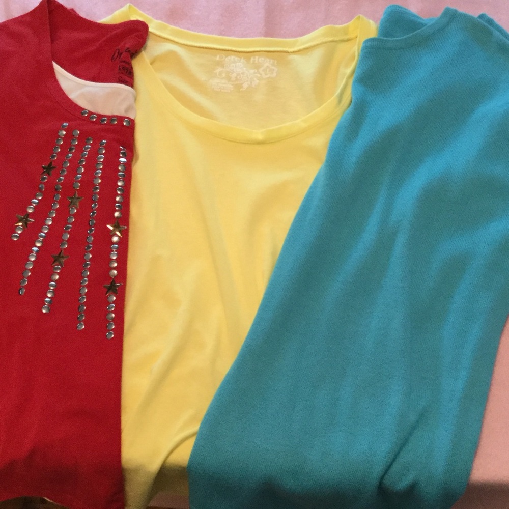 BUNDLE OF THREE SHORT SLEEVE SOLID KNIT TOPS
