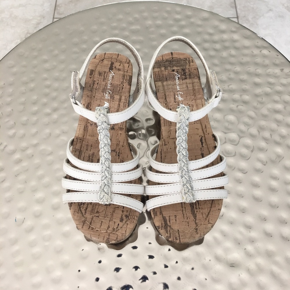 Girls white wedge sandals 🏝