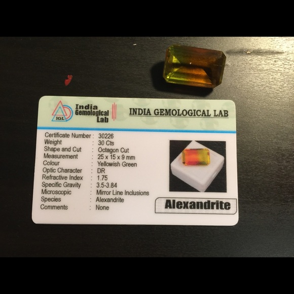 30 Carat Natural Alexandrite with Certificate - Picture 4 of 4