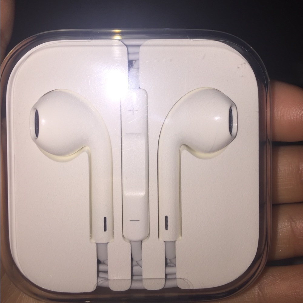 Brand new apple earbuds
